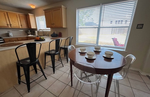 Tomball House | Spacious 4-bedroom house in charming Tomball with lots of space, and fast WiFi