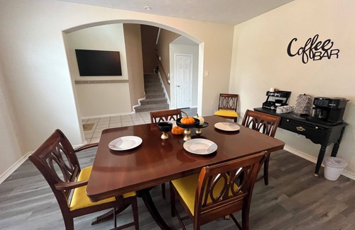 Tomball House | Spacious 4-bedroom house in charming Tomball with lots of space, and fast WiFi