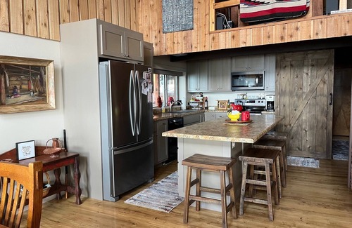 Dayton House | Spacious 4-bedroom house with Private Dock, Hot Tub, AC, and Beautiful VIEWS!