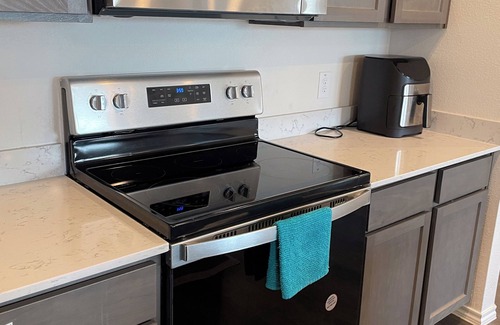 Aubrey House | Spacious 4-Bedroom Retreat with High-Speed WiFi and Tranquil Ambiance