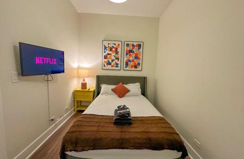 Near South Side Apartment | Spacious 420 friendly 3BR in South Loop Near McCormick Place, Grant Park and Soldier Field with Optional Parking