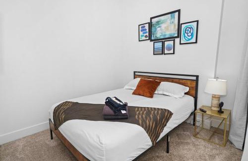 Near South Side Apartment | Spacious 420 Friendly 3BR Retreat Near McCormick Place and Soldier Field