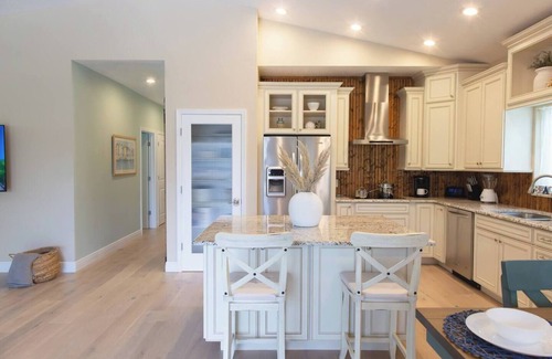 Ozona House | Spacious 4BR/3BA Near Beach + Free Golf Cart