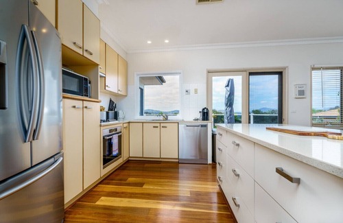 Fadden Apartment | Spacious 4BR Comfort in Fadden