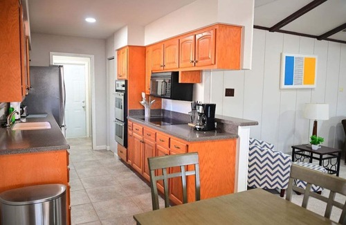 Universal City House | Spacious 4BR Furnished Stay Near Randolph AFB Fast Wi-Fi W/D San Antonio