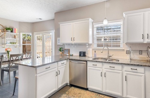 Hurwood Heights Apartment | Spacious 4BR Next to Geodis Park-Close to Downtown