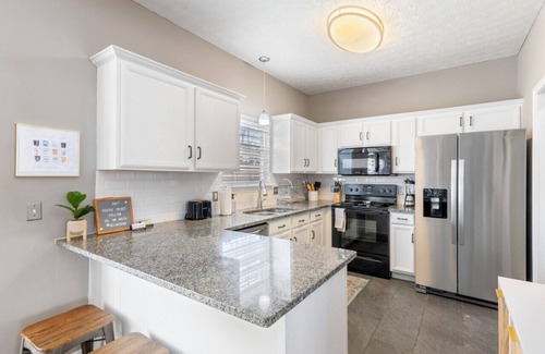 Hurwood Heights Apartment | Spacious 4BR Next to Geodis Park-Close to Downtown