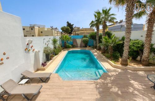Attard Villa | Spacious 4BR Villa with Private pool, parking & BBQ by 360 Estates