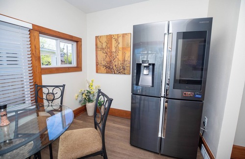 Cedar Rapids House | Spacious 5 BDR, 2.5 BATH - Updated & Prime! Lots of Parking! Sleeps up to 16!