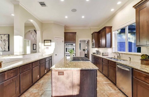 Barton Creek West House | Spacious 5 Bdrm Greenbelt Home with Pool - Family & Pet Friendly