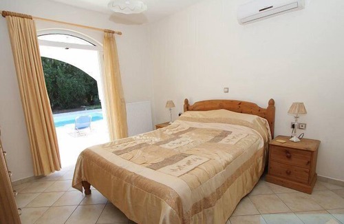 Klismata Villa | Spacious 5 Bed Villa with pool in Kefalonia