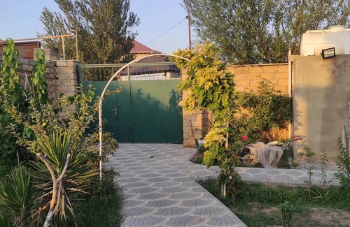 Baku Apartment | Spacious 5-bedroom apartment in Baku with garden near sea, WiFi