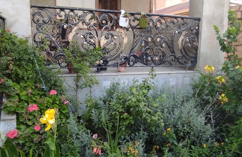 Baku Apartment | Spacious 5-bedroom apartment in Baku with garden near sea, WiFi