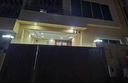 Bahria Town House | Spacious 5-bedroom house in charming Rawalpindi with WiFi and AC