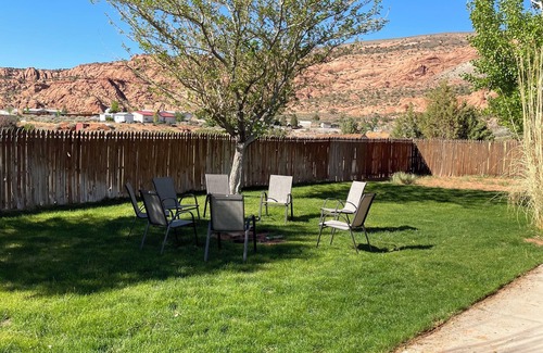 Moab South Valley House | Spacious 5-bedroom house in Moab with AC, WiFi, hot tub and trailer parking