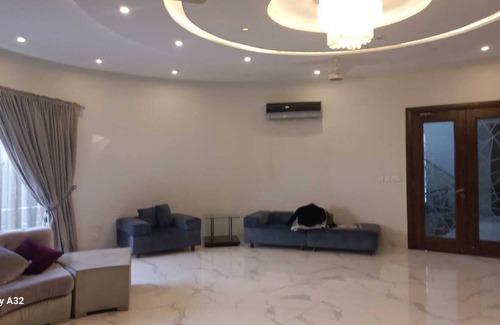 Lahore House | Spacious 5-bedroom house in fabulous Lahore with WiFi, AC