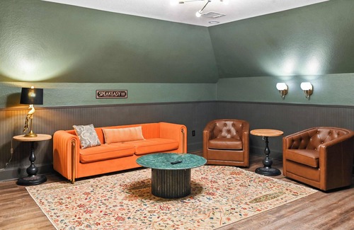 Conroe House | Spacious 5-bedroom house, sauna, pool, game room and speakeasy
