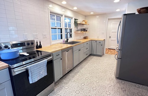 Southeast Eugene House | Spacious 5-bedroom house with AC, WiFi in welcoming south Eugene neighborhood.