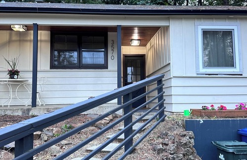 Southeast Eugene House | Spacious 5-bedroom house with AC, WiFi in welcoming south Eugene neighborhood.