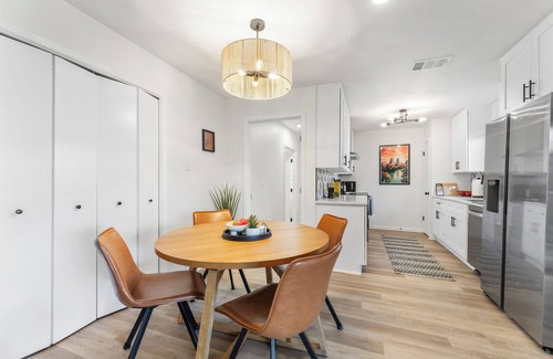 Austin House | Spacious 5-bedroom in wonderful South Austin with Cowboy pool and sun deck!