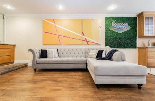Winchester House | Spacious 5-Bedroom Retreat with Pool Minutes from the Las Vegas Strip
