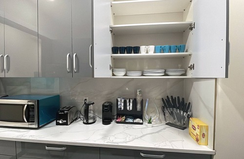 The Heights Villa | Spacious 5-bedroom with 5 bath villa in fabulous near NYC