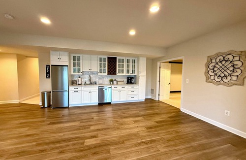 Purcellville House | Spacious 5-bedroom Lakefront View Home