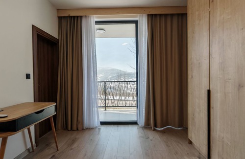 Resnik Villa | Spacious 5-bedroom villa with WiFi, access to gym and pool in charming Tarčin