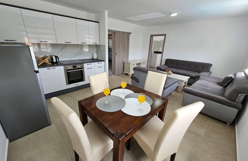 Vrsine Villa | Spacious 5-bedroom villa with pool, WiFi, AC, parking