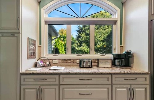 Magnolia House | Spacious 5 Bedroom w/Pool, Patio and Theaternn
