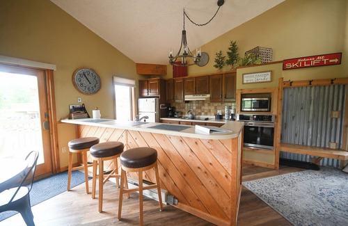 Mancelona Condo | Spacious 5 beds,2 full baths Golf, ski, Sleeps 6, KING bed, Wi-Fi close to Lakes