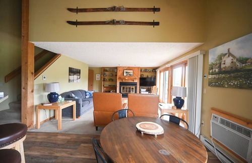 Mancelona Condo | Spacious 5 beds,2 full baths Golf, ski, Sleeps 6, KING bed, Wi-Fi close to Lakes