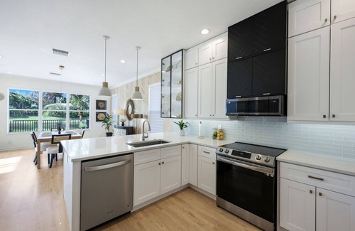 Botanica Lakes House | Spacious 5 BR/3 BA Family Home located in south Fort Myers, Pool & Lake Views