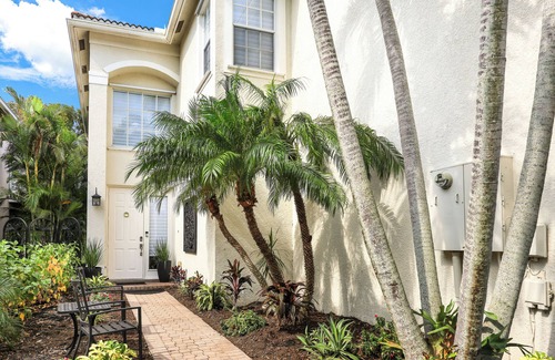Botanica Lakes House | Spacious 5 BR/3 BA Family Home located in south Fort Myers, Pool & Lake Views