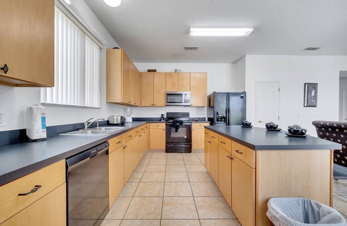 Windwood Bay House | Spacious 5BD/4BA With Three En-suites, Pool & Spa, Game Room. Close to Disney