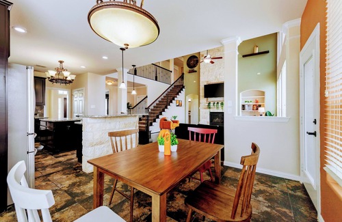 West San Antonio House | Spacious 5bed/3.5bath Private Yard/SeaWorld/BMT/Six Flags