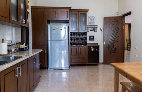 Yerevan House | Spacious 5BR/2BA VILLA: AC, Parking, Gazebo, Backyard, Mount. View, Wi-Fi BBQ