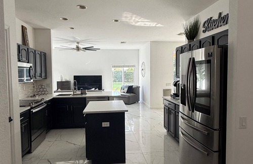 Biggar House | Spacious 5BR 3Bath w/Hot Tub, Fenced Yard & Patio Lounge