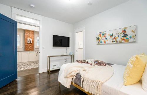 South Hyde Park House | Spacious 5BR/5.5BA Near Plaza & Museum