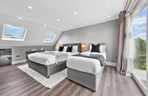 Luton House | Spacious 5BR for Work Crews Parking & WiFi