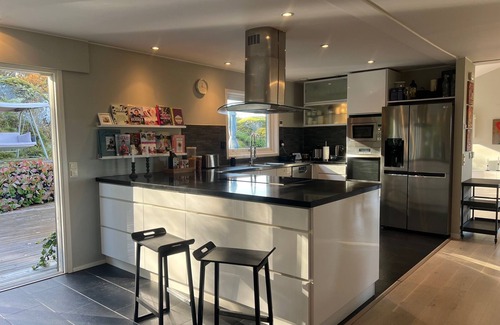 Skrubba House | Spacious 6-bedroom house with lake view and pool outside Stockholm