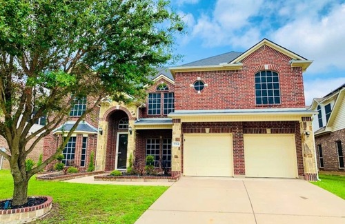 South Arlington House | Spacious 6-bedroom house with pool and hot tub and theater room next to stadium!