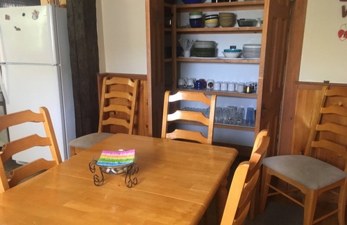 Brighton House | Spacious 6-bedroom house with WiFi and AC in wonderful Island Pond.