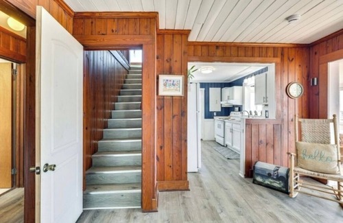 Caswell Beach House | Spacious 6-bedroom Oceanfront home! Pet Friendly! Sleeps 14!