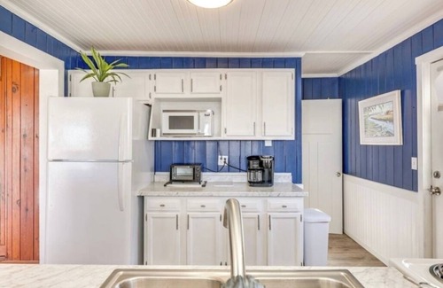 Caswell Beach House | Spacious 6-bedroom Oceanfront home! Pet Friendly! Sleeps 14!