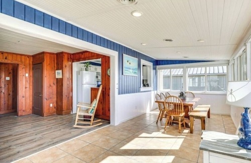 Caswell Beach House | Spacious 6-bedroom Oceanfront home! Pet Friendly! Sleeps 14!