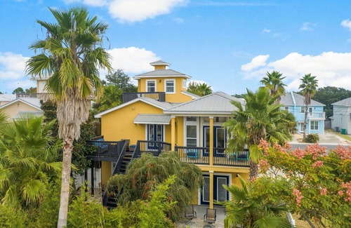 Crescent Beach House | Spacious 7-bedroom house with AC and WiFi in marvelous Panama City Beach