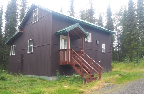 Cohoe Cabin | Spacious 7-bedroom lodge in welcoming Kasilof with AC
