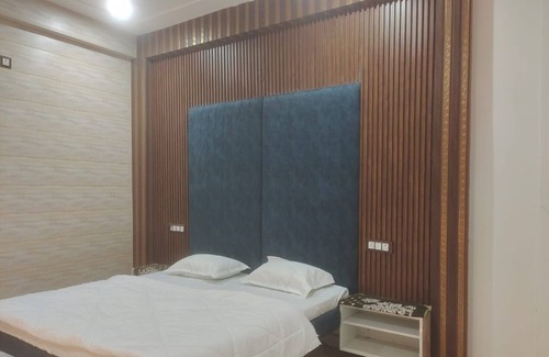 Naini House | Spacious 8-bedroom house in brilliant Prayagraj with WiFi