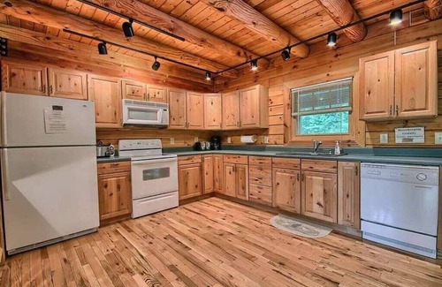 Rockbridge Cabin | Spacious 8-Bedroom Retreat at Martinwoods Cabins, Perfect for family gatherings